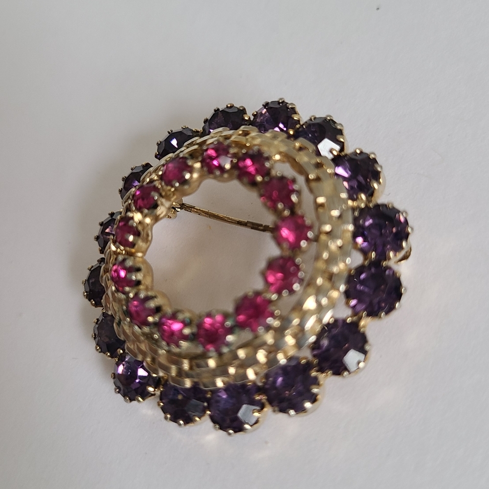 Vintage Silver Tone Purple Pink Rhinestone Round Circle Statement Brooch - Picture 6 of 7